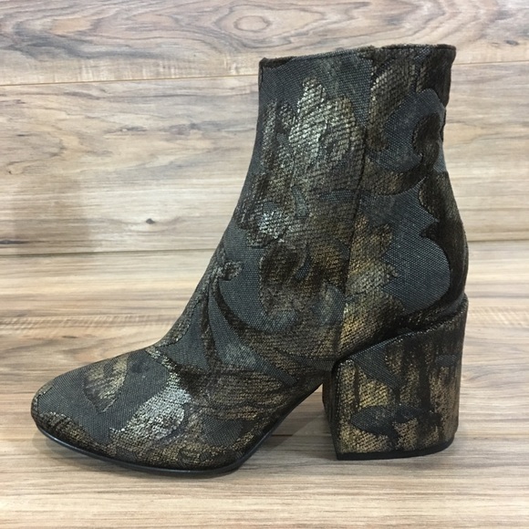 VC Signature By Vince Camuto Ankle Boots - Picture 5 of 8